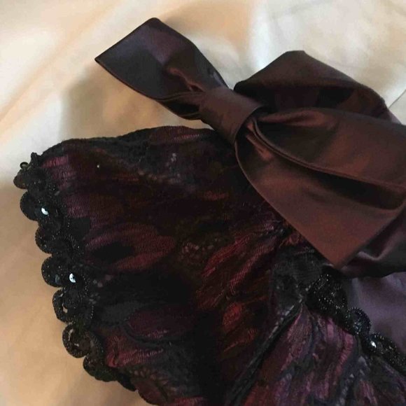 Dresses and Gowns for the Holiday Season - Picture 13 of 16